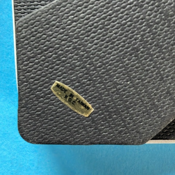 Acrylic Ceramic-look Photo Frame for 3 Pictures - Picture 3 of 4